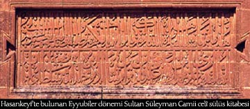 Hasankeyf῾te bulunan Eyyubiler dönemi Sultan Süleyman Camii celî sülüs kitabesi